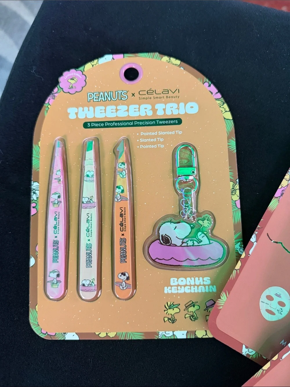 SNOOPY On The Beach Peanuts Tweezer Trio, Beach Glow Face Masks BONUS KEYCHAIN - Picture 2 of 9
